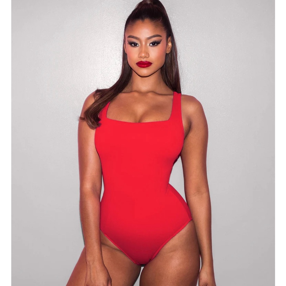 TA3 Squarey Red Small/Short